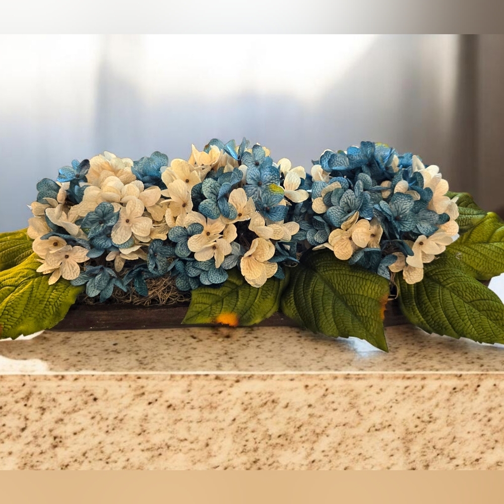NWT Blue and White Floral Arrangement